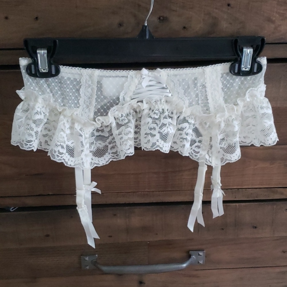 H&M garter belt